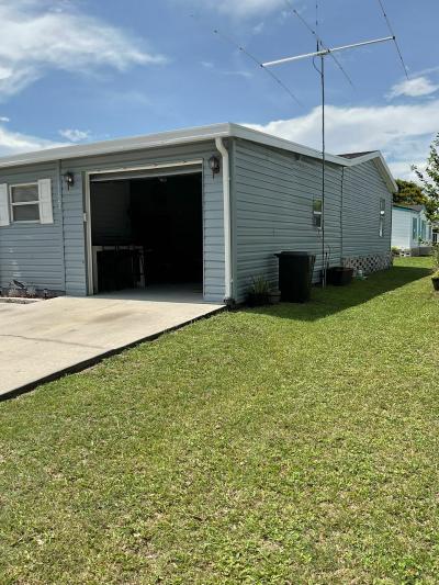 Photo 3 of 26 of home located at 1127 Windmill Grove Circle Orlando, FL 32828