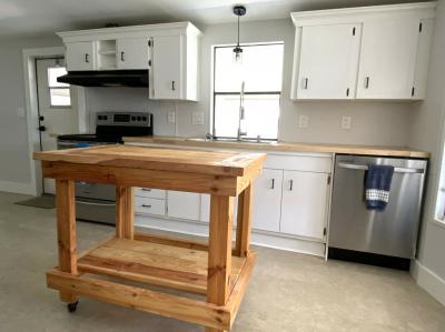 Photo 4 of 13 of home located at 5635 SW 58th St. Ocala, FL 34474