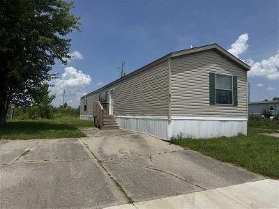 Mobile Home at 2220 Dunkelburg Rd Lot#615 Fort Wayne, IN 46819