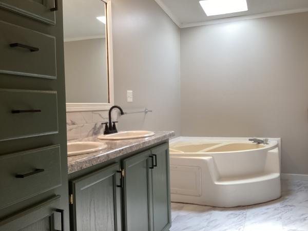 2002 DUTCH PARK Dutchess Mobile Home