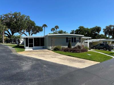 Photo 3 of 32 of home located at 25 Harbor Oaks Dr Fruitland Park, FL 34731