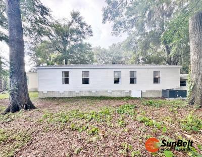 Photo 3 of 50 of home located at 1832 NW 46th Circle Lot 311 Ocala, FL 34472