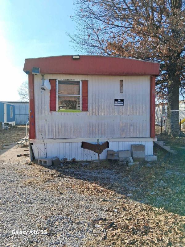 Photo 1 of 2 of home located at 930 Graphic Arts Rd, Lot 98 Emporia, KS 66801