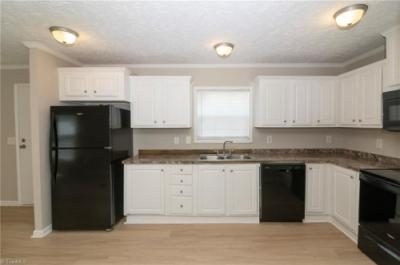Photo 3 of 22 of home located at 770 Allen Creek Rd Statesville, NC 28625