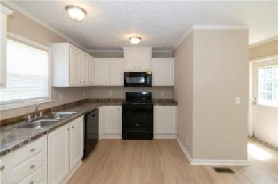 Photo 4 of 22 of home located at 770 Allen Creek Rd Statesville, NC 28625
