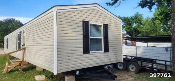 Photo 1 of 2 of home located at Apple Mobile Home Express Inc. 2416 N Highway 175 Seagoville, TX 75159
