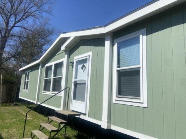 Photo 1 of 2 of home located at Tandem Mobile Homes Inc. 12271 State Highway 31 W Tyler, TX 75709