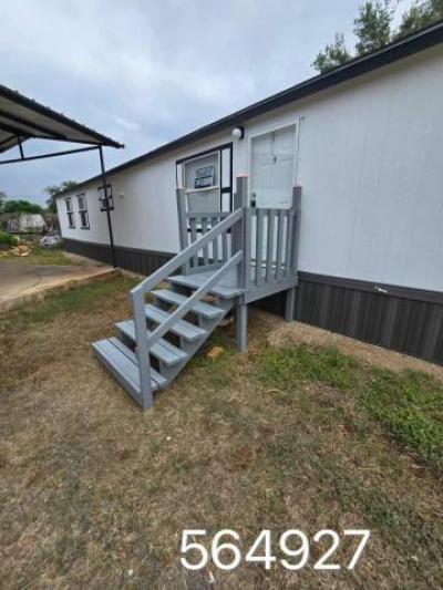 Mobile Home at 101 Lagunillas Ave Charlotte, TX 78011