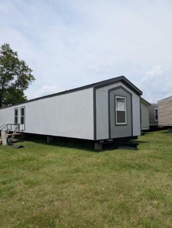 Photo 1 of 2 of home located at Rodney's Mobile Home Service 12135 Highway 59 Splendora, TX 77372