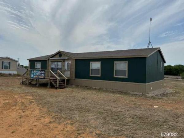 Photo 1 of 2 of home located at 207 Persimmon Dr Pleasanton, TX 78064