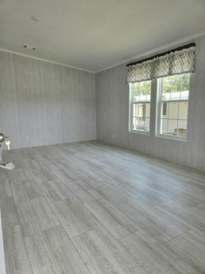 Photo 4 of 19 of home located at 3323 NE 14th St Lot B27 Ocala, FL 34470