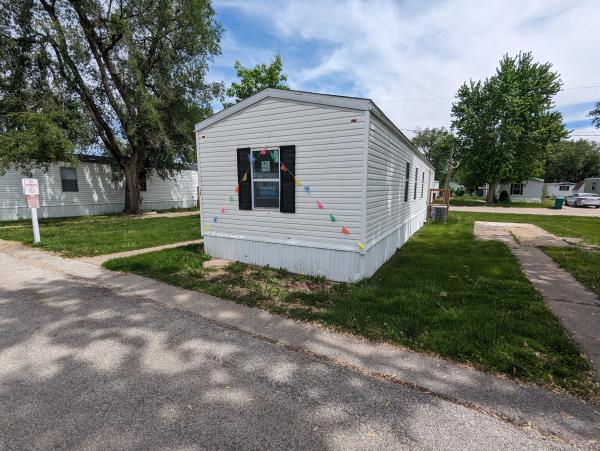 2006 Holly Park mobile Home