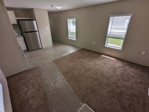2006 Holly Park mobile Home