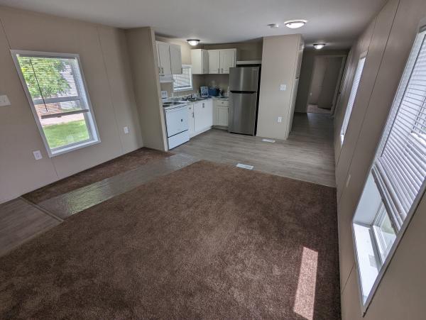 2006 Holly Park mobile Home