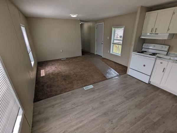 2006 Holly Park mobile Home