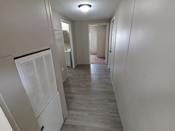 2006 Holly Park mobile Home