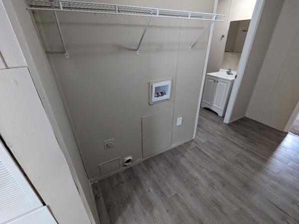 2006 Holly Park mobile Home