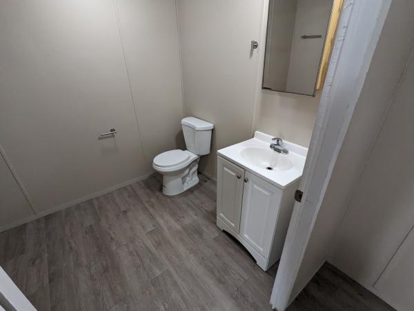 2006 Holly Park mobile Home