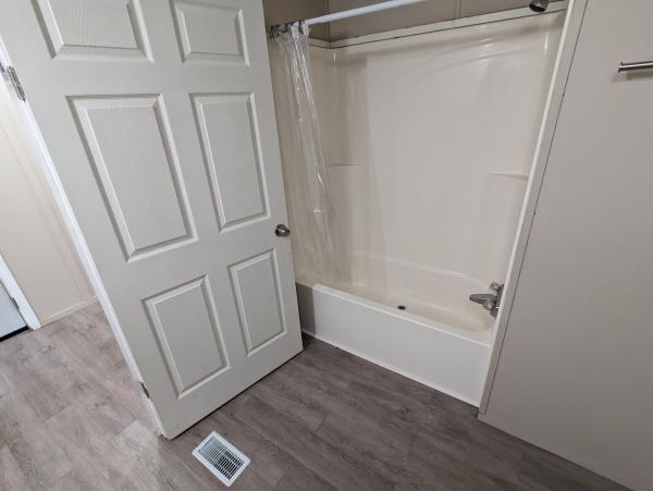 2006 Holly Park mobile Home