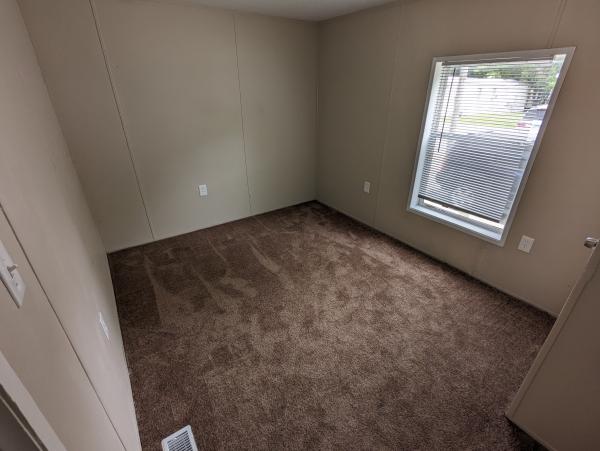 2006 Holly Park mobile Home