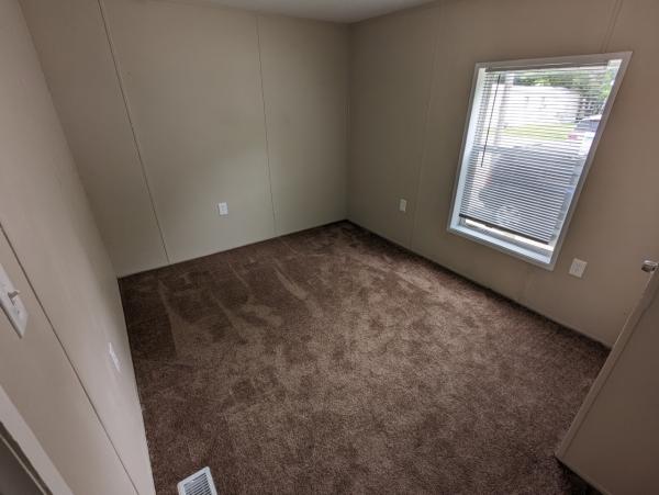 2006 Holly Park mobile Home