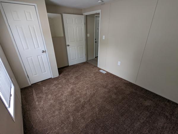 2006 Holly Park mobile Home