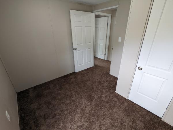 2006 Holly Park mobile Home