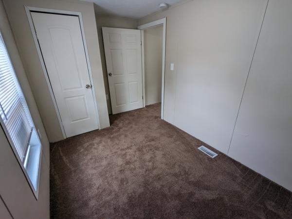 2006 Holly Park mobile Home
