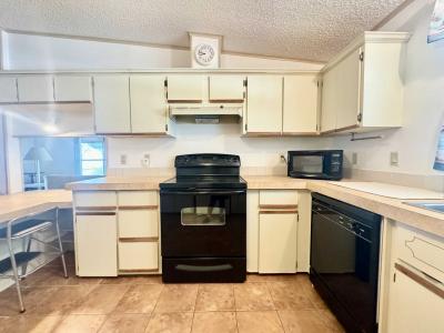 Photo 5 of 28 of home located at 1068 SE Lake James Crystal River, FL 34429