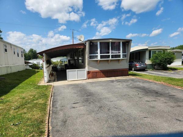 Photo 1 of 2 of home located at 556 Central Street - Unit 4 Leominster, MA 01453