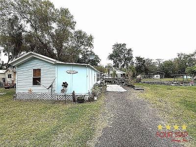 Mobile Home at 26015 Mcpherson Lane Astor, FL 32102