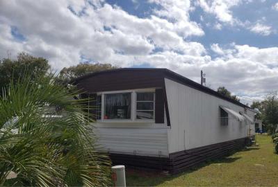 Photo 2 of 19 of home located at 6958 Oakwood Lane Mount Dora, FL 32757