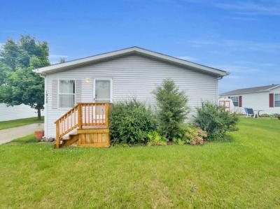 Photo 4 of 29 of home located at 1928 Atlanta Court Hartland, MI 48353