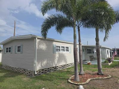 Photo 4 of 42 of home located at 7400 46th Ave N Saint Petersburg, FL 33709