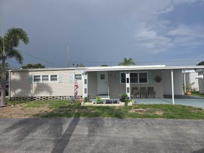 Photo 5 of 42 of home located at 7400 46th Ave N Saint Petersburg, FL 33709