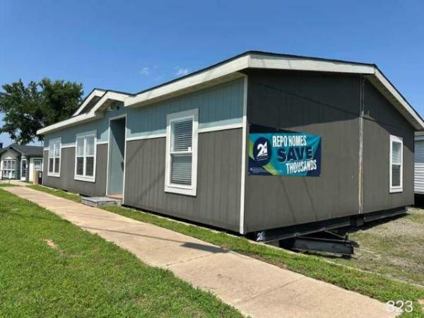 Photo 1 of 2 of home located at Repo Mobile Homes Of Oklahoma 6027 S 113th West Ave Sand Springs, OK 74063