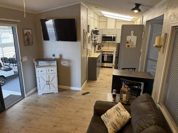 1990 Castle Manufactured Home