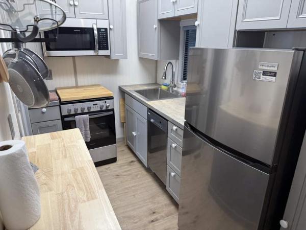 1990 Castle Manufactured Home