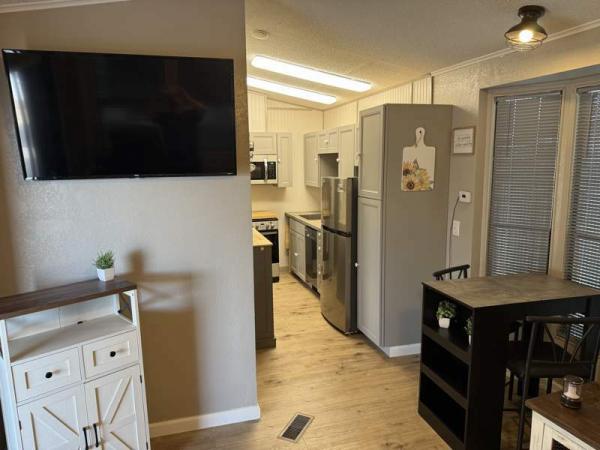 1990 Castle Manufactured Home