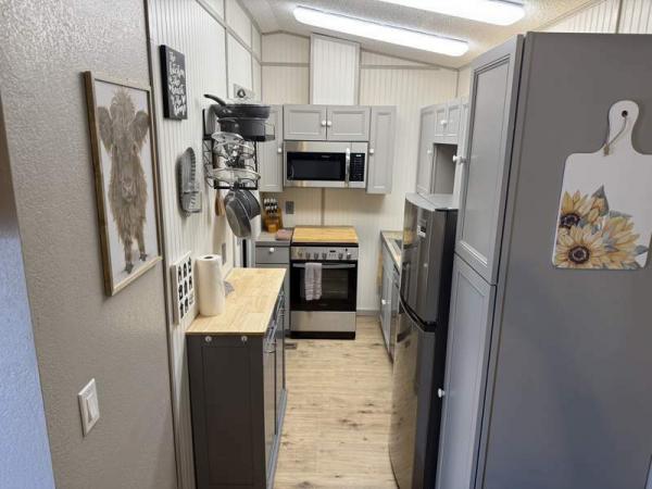 1990 Castle Manufactured Home