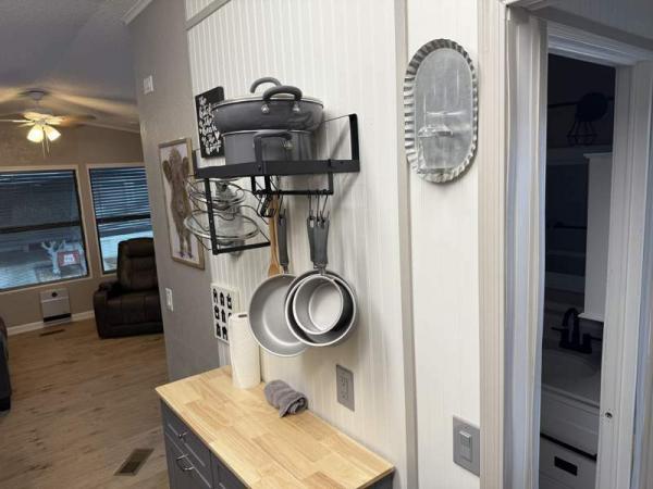 1990 Castle Manufactured Home