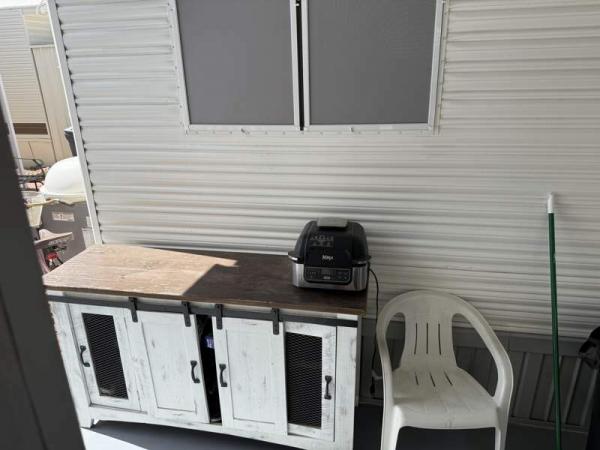 1990 Castle Manufactured Home