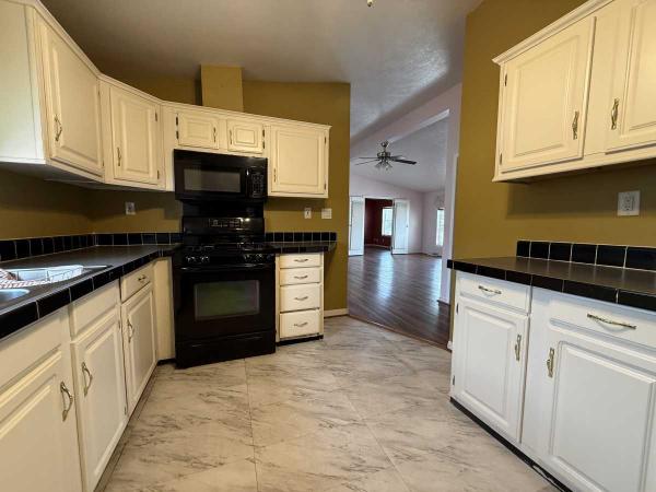 1995 Schult Creekwood Mobile Home