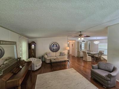 Photo 4 of 20 of home located at 1025 Autumn Leaf Dr. Wildwood, FL 34785