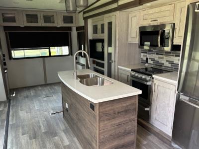 Photo 5 of 11 of home located at 10404 Hwy 27, Lot R-28 Frostproof, FL 33843