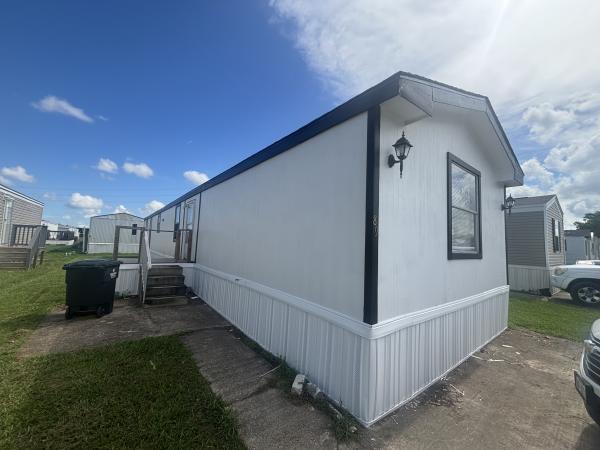 Photo 1 of 2 of home located at 1100 Fox Meadow Dr. #89 Alvin, TX 77511
