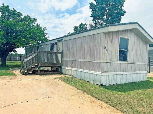 Photo 1 of 2 of home located at 605 N. 20th St. Slaton, TX 79364