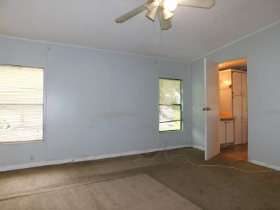 Photo 5 of 25 of home located at 1622 Bassett Dr Lakeland, FL 33810