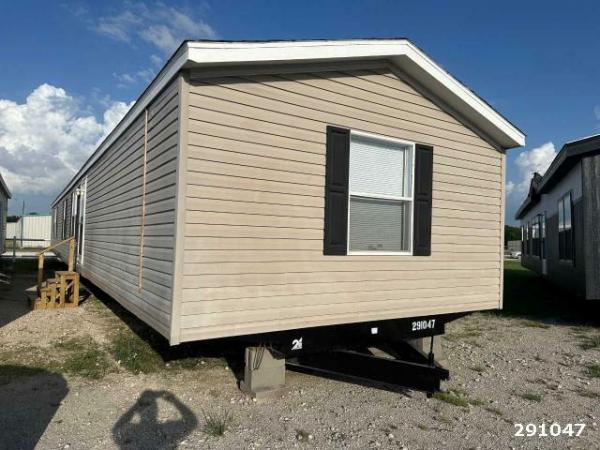 Photo 1 of 2 of home located at Solitaire Homes Of Kingston 1013 Highway 70 E Kingston, OK 73439