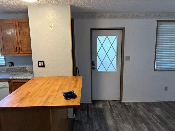 1987 Cavco Manufactured Home